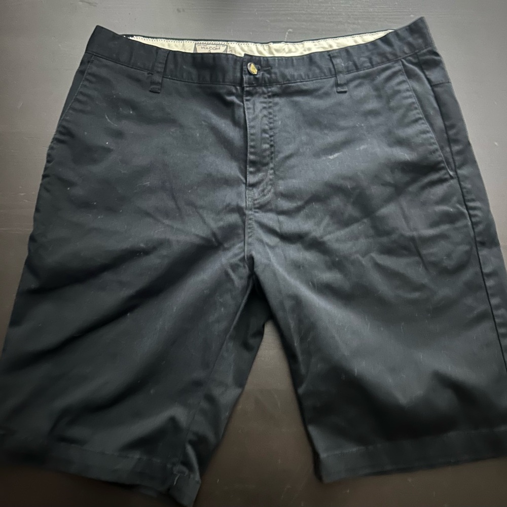 Volcom chino shorts. (34)